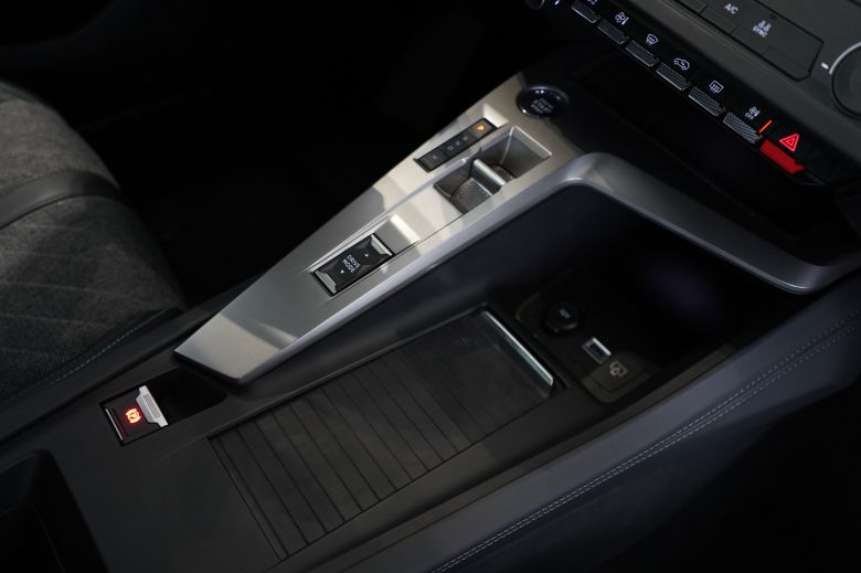 Peugeot 408 1.6 L Allure EAT8