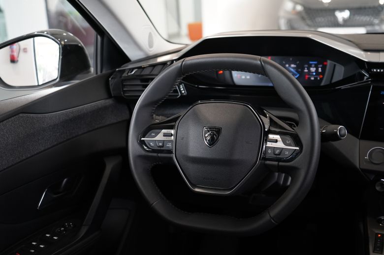 Peugeot 408 1.6 L Allure EAT8