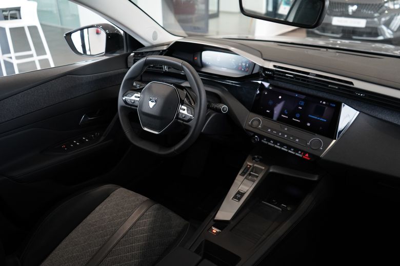 Peugeot 408 1.6 L Allure EAT8