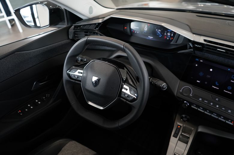 Peugeot 408 1.6 L Allure EAT8