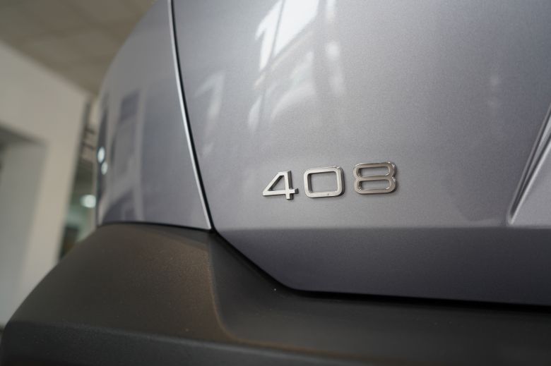 Peugeot 408 1.6 L Allure EAT8