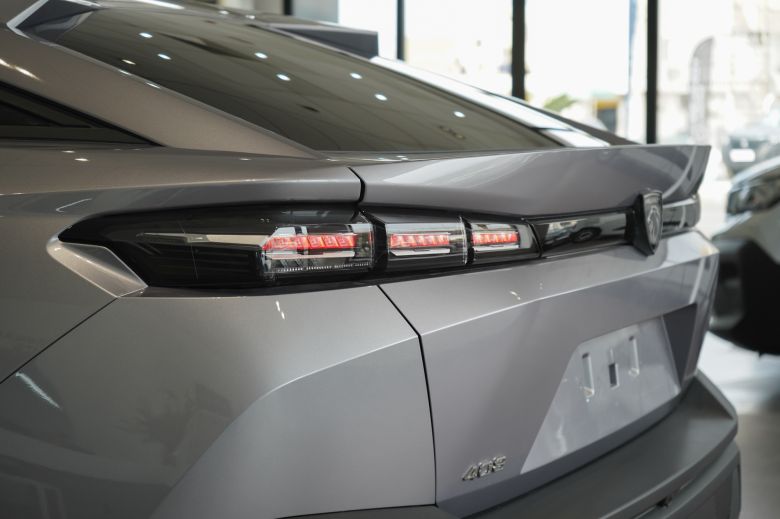 Peugeot 408 1.6 L Allure EAT8