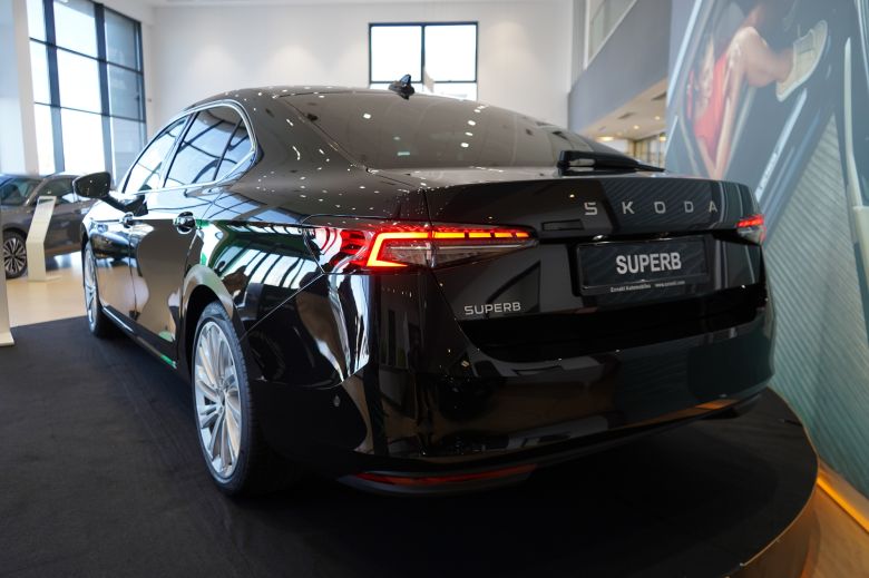 Skoda Superb 1.5 TSI Selection DSG