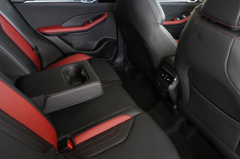 Geely Coolray 1.5 L Turbo New GS+