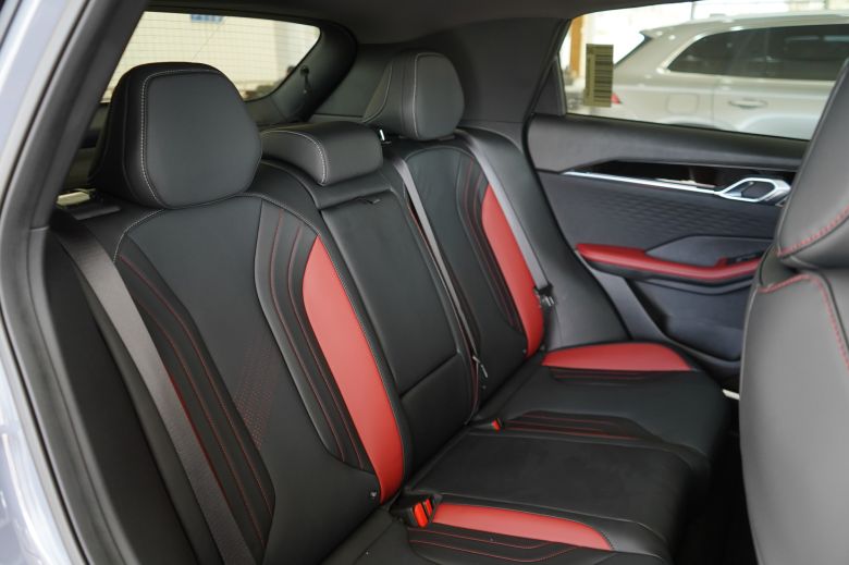 Geely Coolray 1.5 L Turbo New GS+