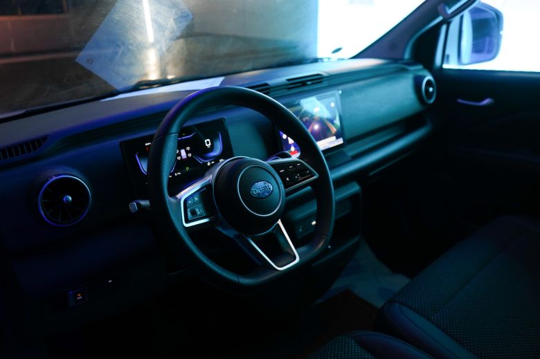 NIMR lance le SUV hybride rechargeable DFSK E5 PHEV et l'utilitaire électrique EC75 en Tunisie