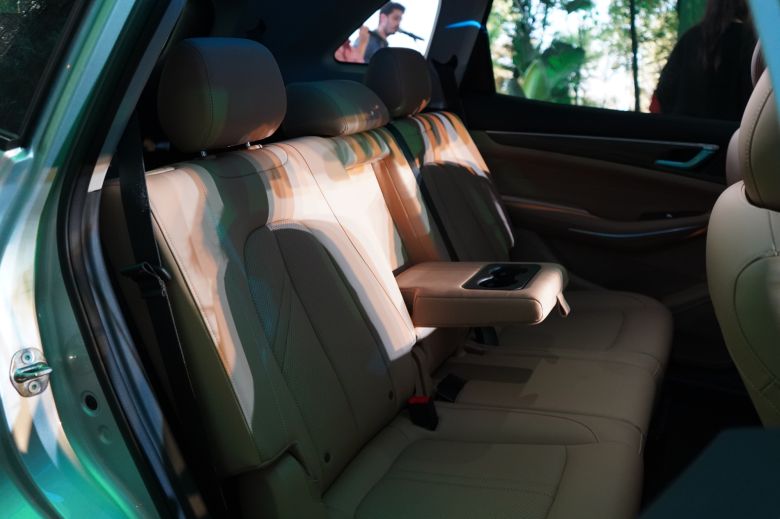 NIMR lance le SUV hybride rechargeable DFSK E5 PHEV et l'utilitaire électrique EC75 en Tunisie