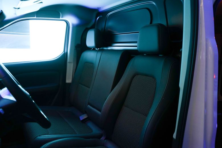 NIMR lance le SUV hybride rechargeable DFSK E5 PHEV et l'utilitaire électrique EC75 en Tunisie