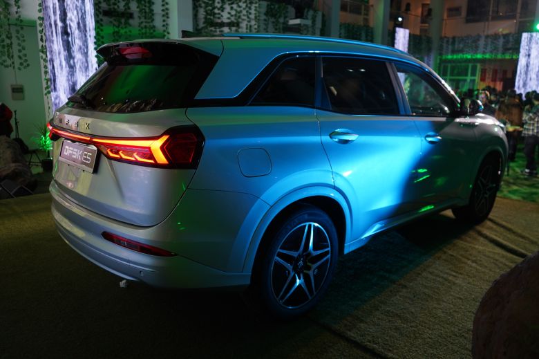 NIMR lance le SUV hybride rechargeable DFSK E5 PHEV et l'utilitaire électrique EC75 en Tunisie