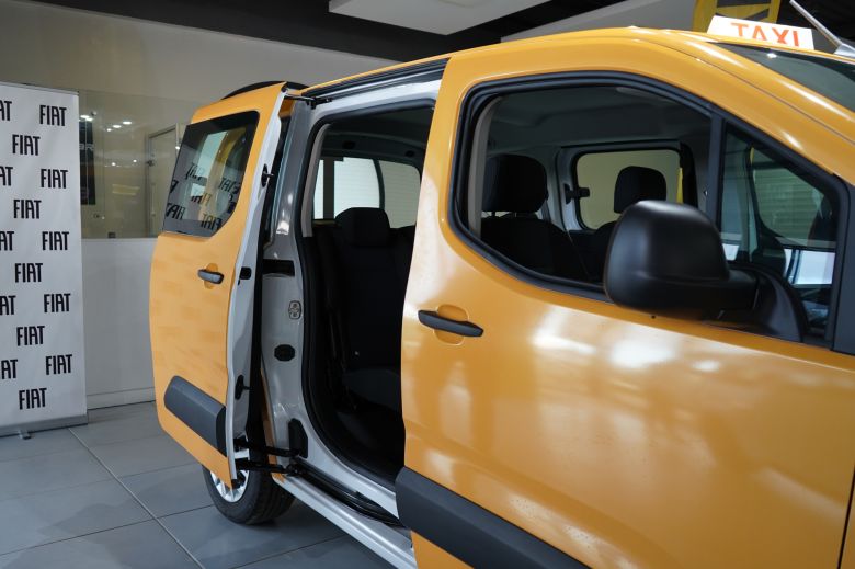 Rencontre professionnelle autour du nouveau Fiat Doblò Combi avec les chauffeurs de taxi