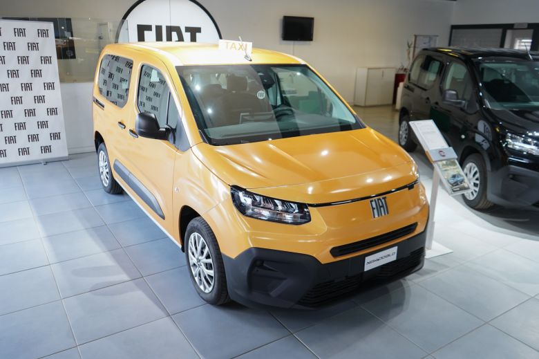 Rencontre professionnelle autour du nouveau Fiat Doblò Combi avec les chauffeurs de taxi