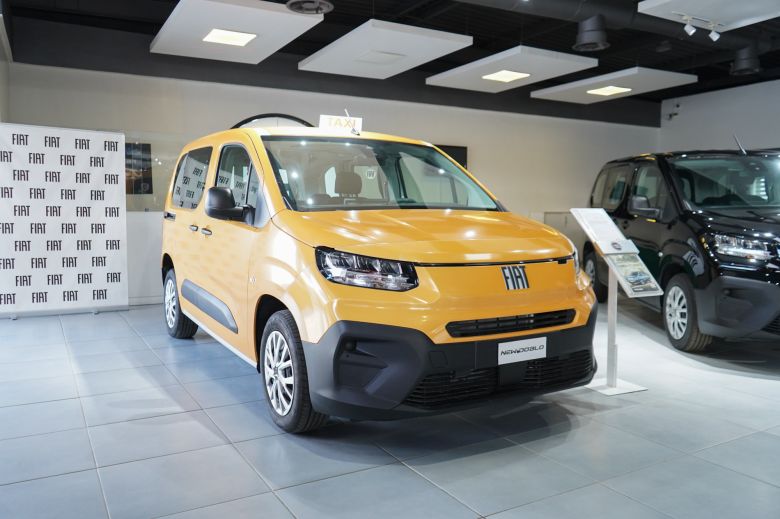 Rencontre professionnelle autour du nouveau Fiat Doblò Combi avec les chauffeurs de taxi