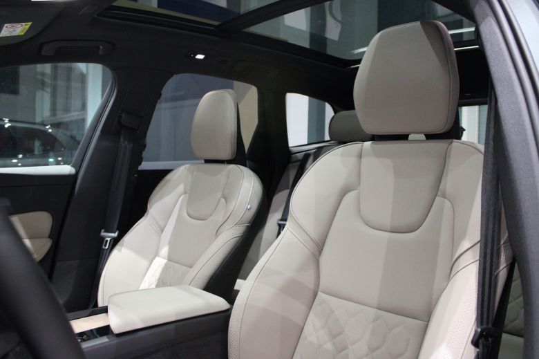 Volvo XC60 2.0 l T8 Recharge Ultra Dark