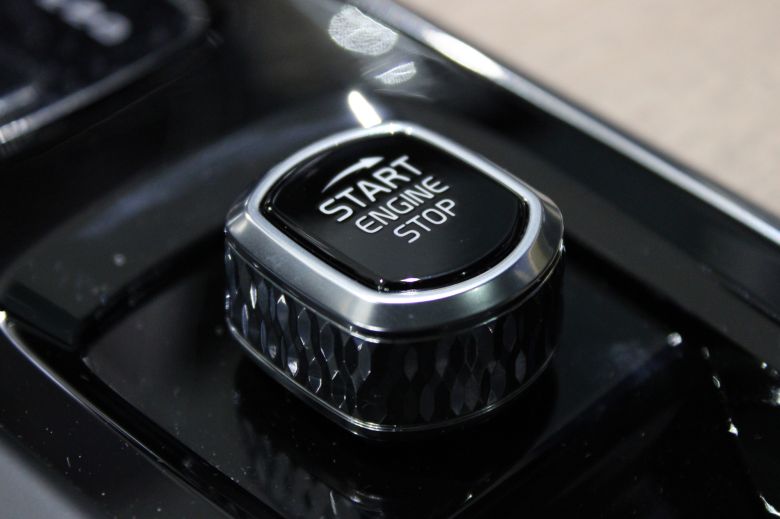 Volvo XC60 2.0 l T8 Recharge Ultra Dark