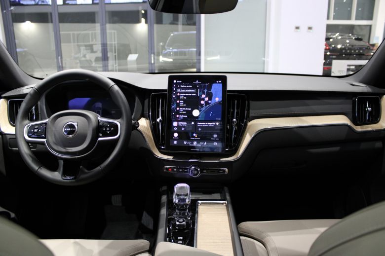 Volvo XC60 2.0 l T8 Recharge Ultra Dark