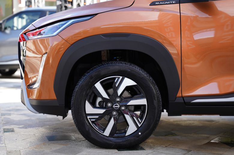 Nissan Magnite 1.0T CVT Tekna