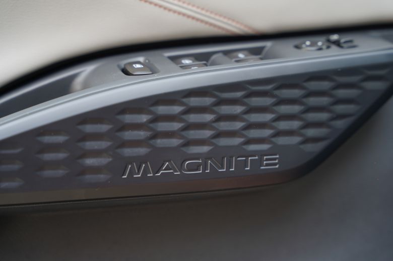 Nissan Magnite 1.0T CVT Tekna